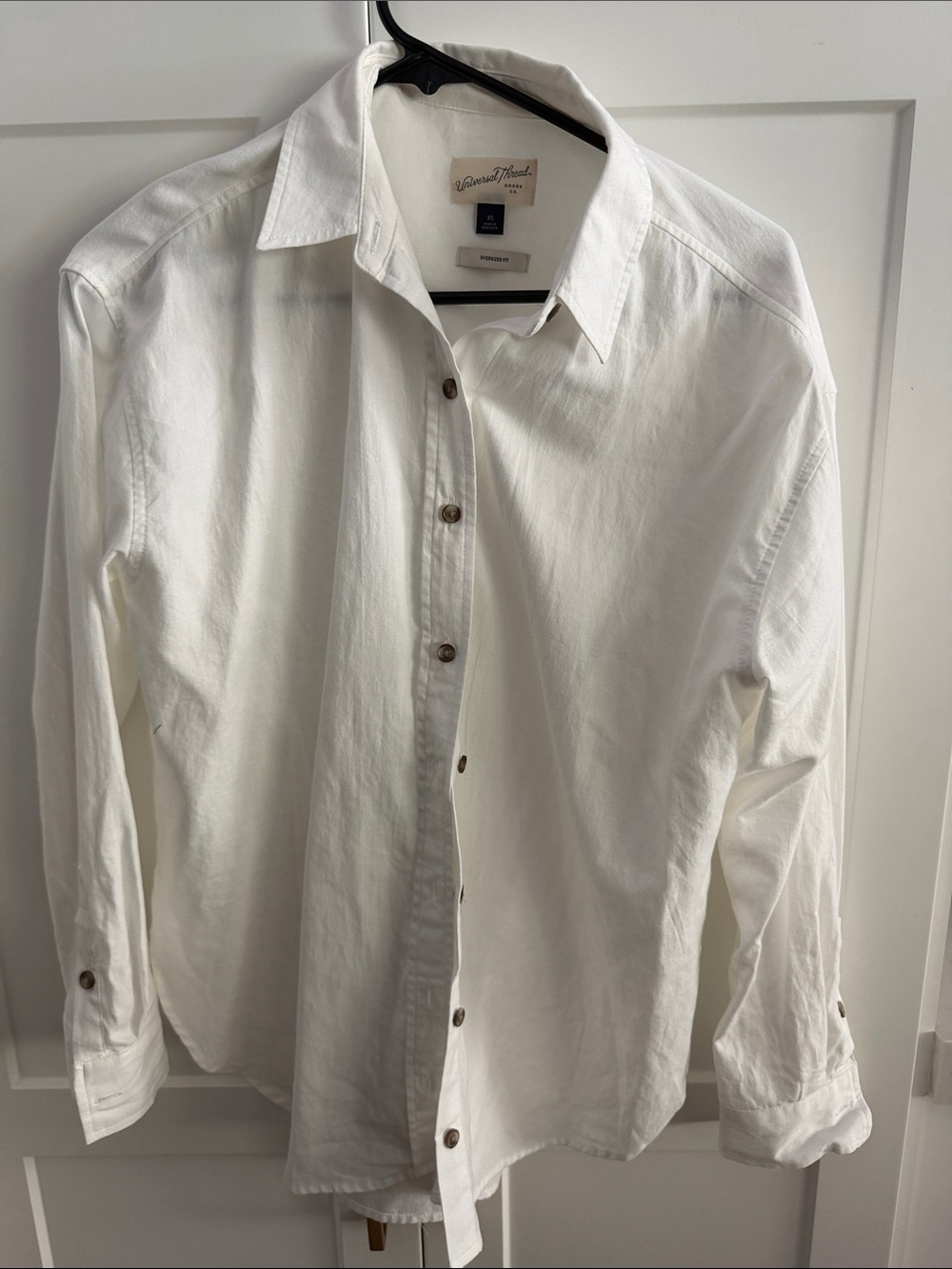 Universal Thread White Long-Sleeve Button-Down Shirt XS